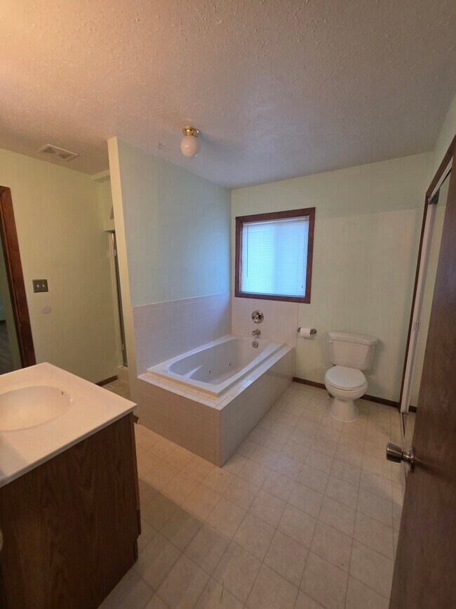 Building Photo - 6862 Femmer St