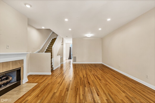 Building Photo - 530 N Peoria St