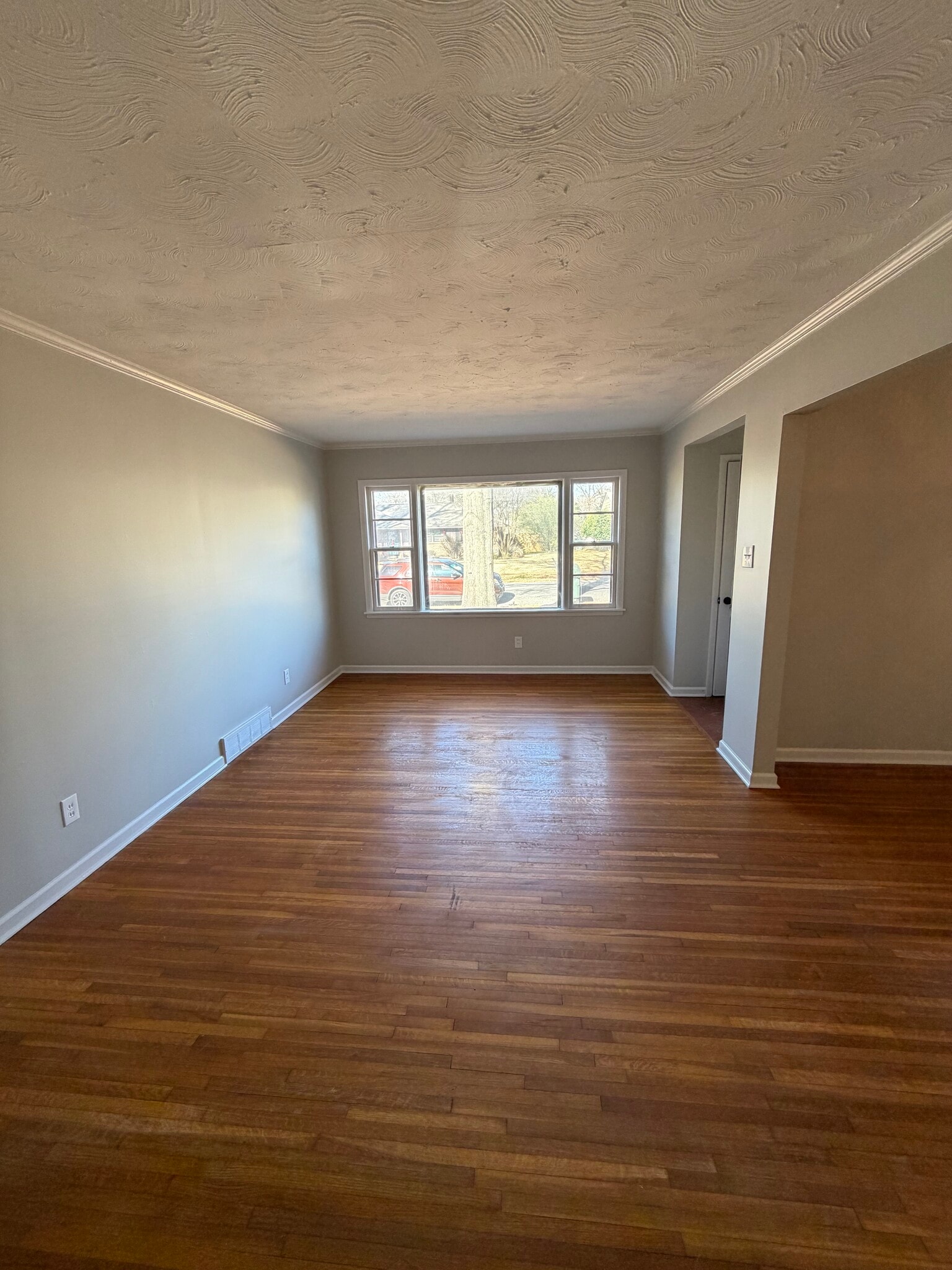 Building Photo - 5121 Lynbar Ave