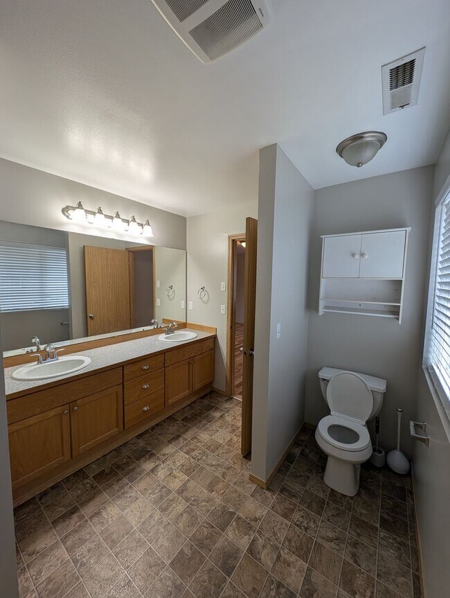 Building Photo - A Gardeners Oasis! 3 Bedroom Townhome for ...