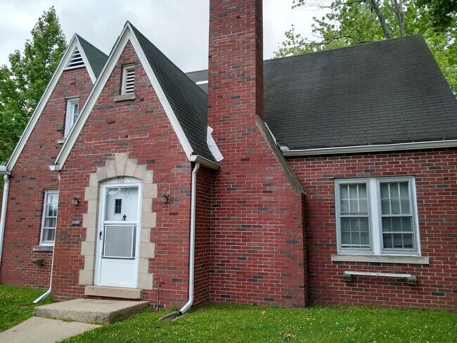 Building Photo - 335 S Eagleson Ave