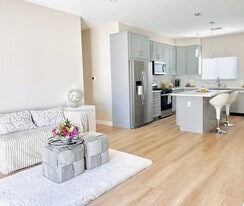 Building Photo - 8436 Oakdale Ave