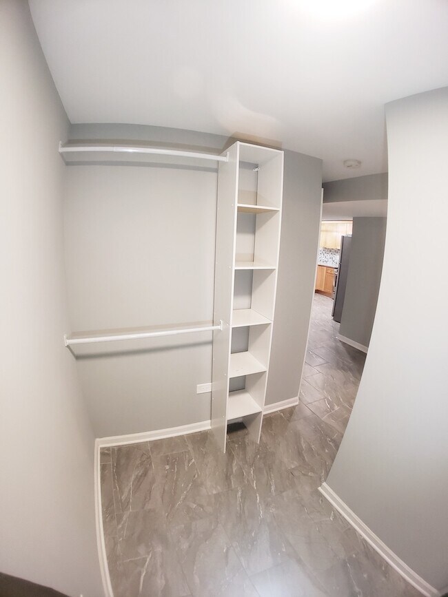 Building Photo - 5134 W Henderson St