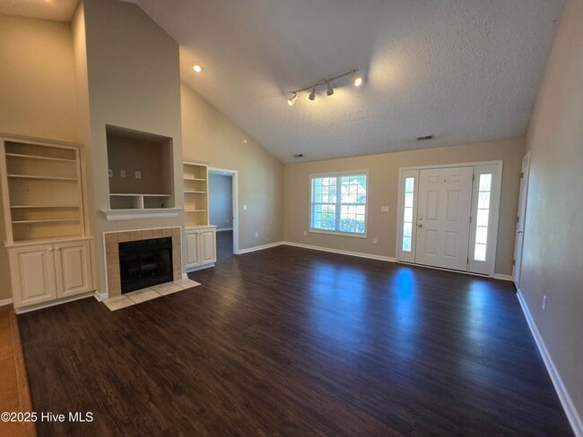 Building Photo - 345 Farina Dr