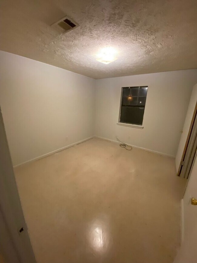 Building Photo - Monthly Paid Rent