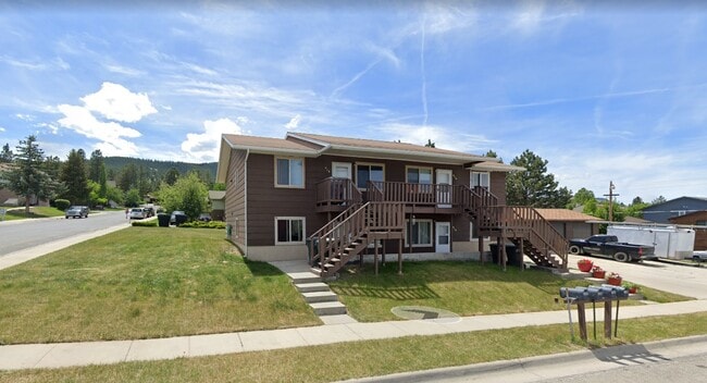 Building Photo - 814 Saddle Dr