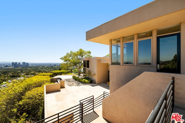 Building Photo - 1436 Summitridge Dr