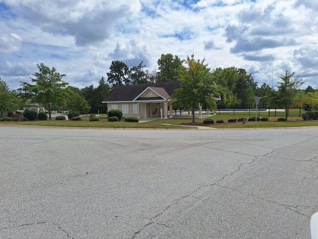 Building Photo - Wonderful Four Bedroom Home Located in Northeast Columbia!