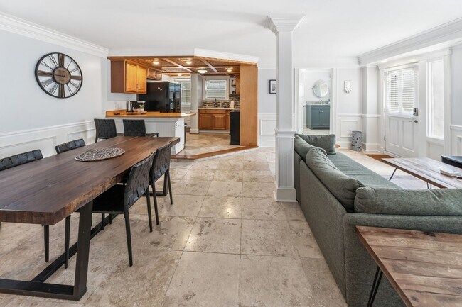 Building Photo - Monthly Rental — Stylish First-Floor Condo by Daffin Park with All-Inclusive Utilities