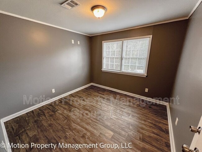 Building Photo - 2728 Pierce Dr N