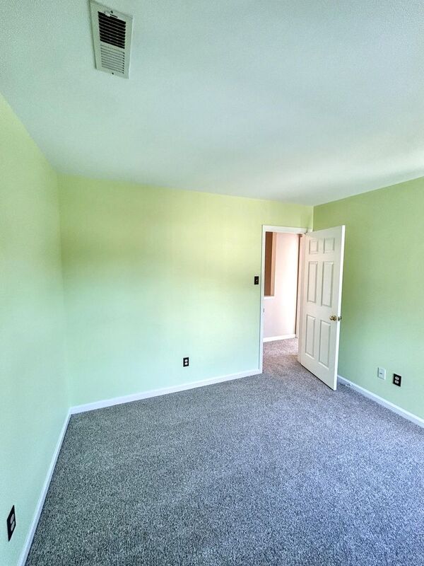 Building Photo - 6005 Almond Creek N Ln