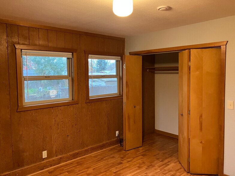 Bedroom 2 - 2094 1/2 Arthur St