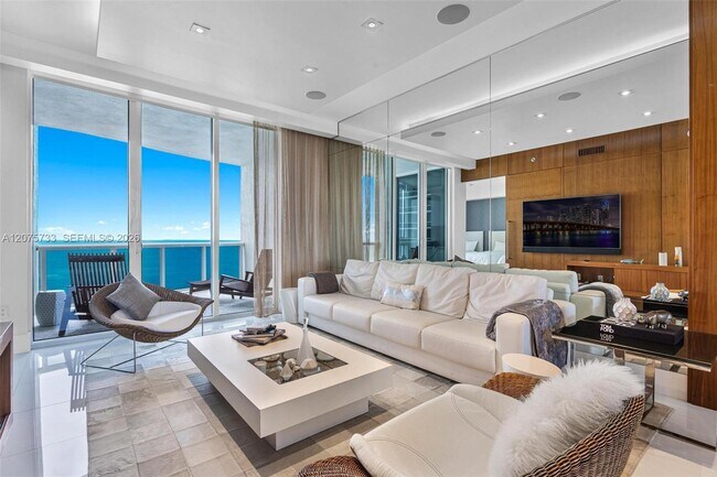 Building Photo - 16001 Collins Ave