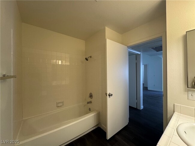 Building Photo - 7100 W Pirates Cove Rd