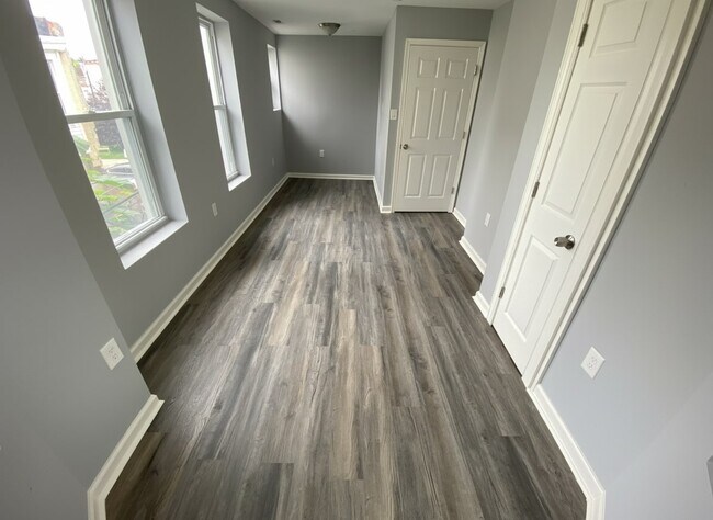 Building Photo - 1911 Fontain St