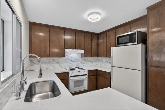 Building Photo - Spacious Condo in Santa Clara - Easy Commute!