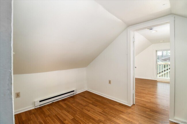 Building Photo - 34 Poplar St