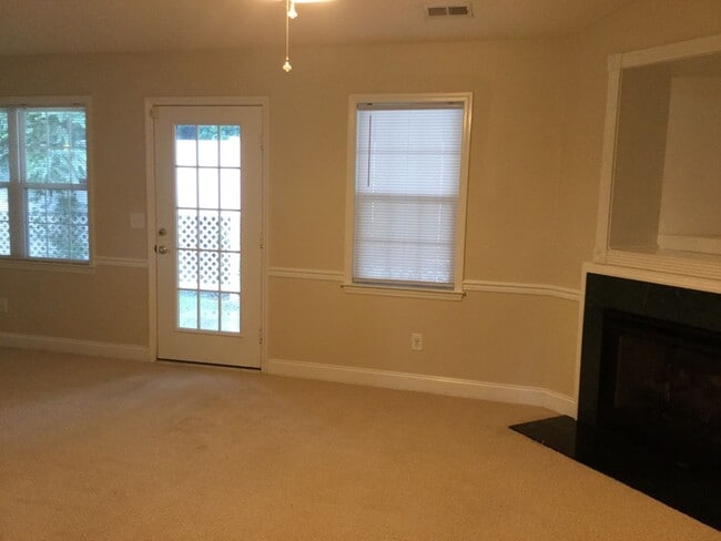 Building Photo - Centrally Located Home in New Bern-3 Bedroom With FROG