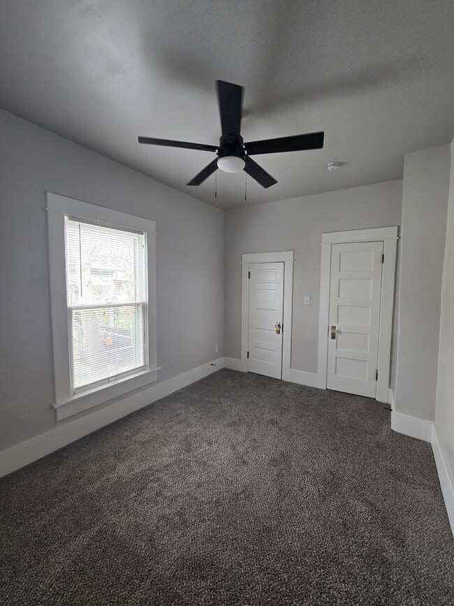 Building Photo - 250 Millwood N