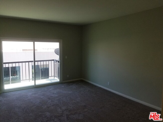 Building Photo - 10620 Eastborne Ave