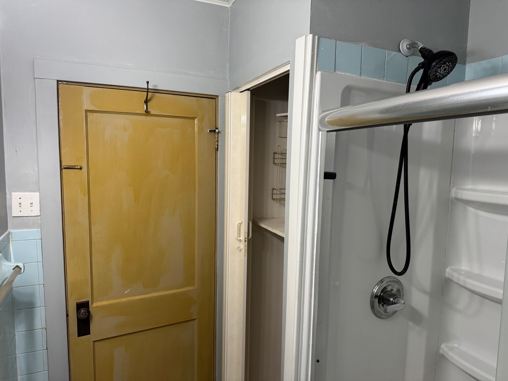 Building Photo - 2121 Cherry Ave