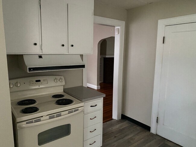 Building Photo - 3 Bedroom 1 Bathroom Single Family Home, N...