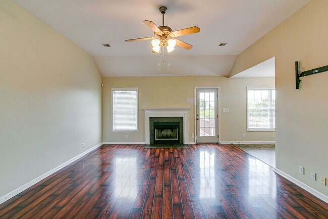 Building Photo - 988 Chardea Ct