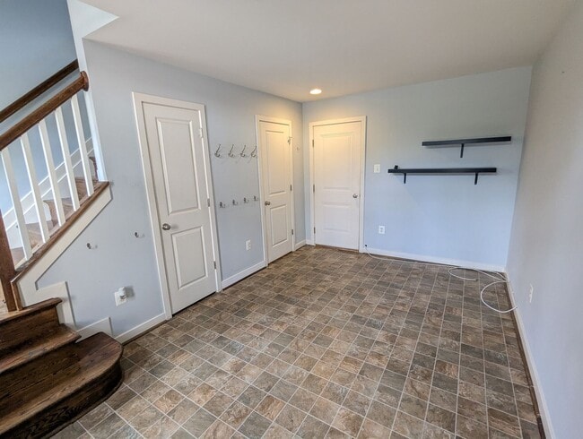 Building Photo - Modern 4 level townhouse available for imm...