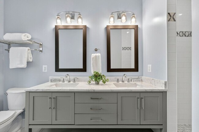 Building Photo - Renovated Hill East 3BR Near Metro + Parking