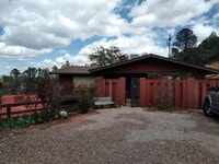 Building Photo - Furnished Month to Month Rental ~ Beautifu...