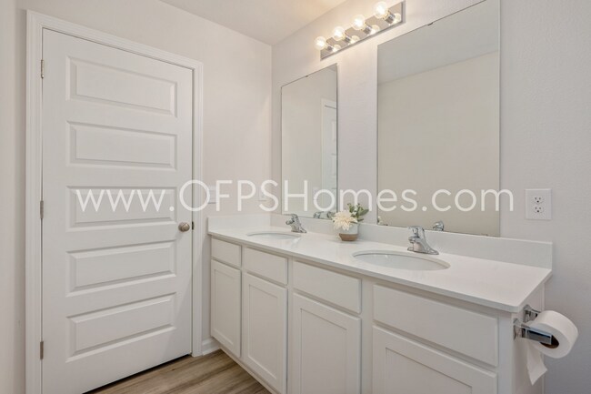 Building Photo - Crestview 4bed/2bath