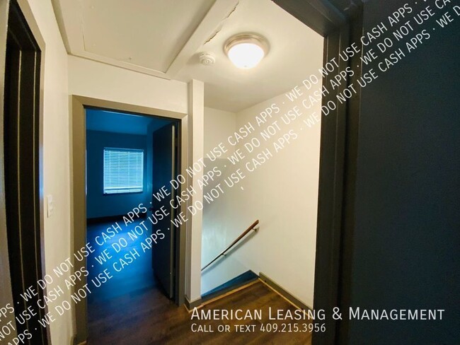 Building Photo - Beautifully updated & Move In Ready!