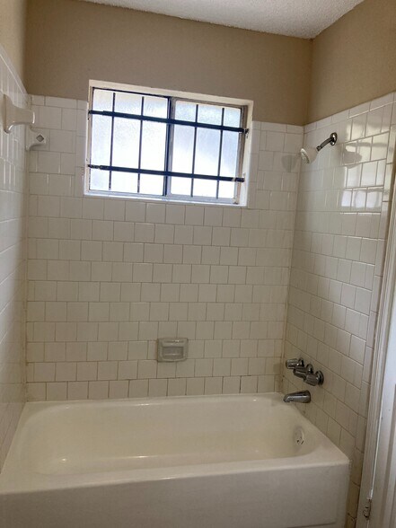 Building Photo - 12710 Redfern Dr