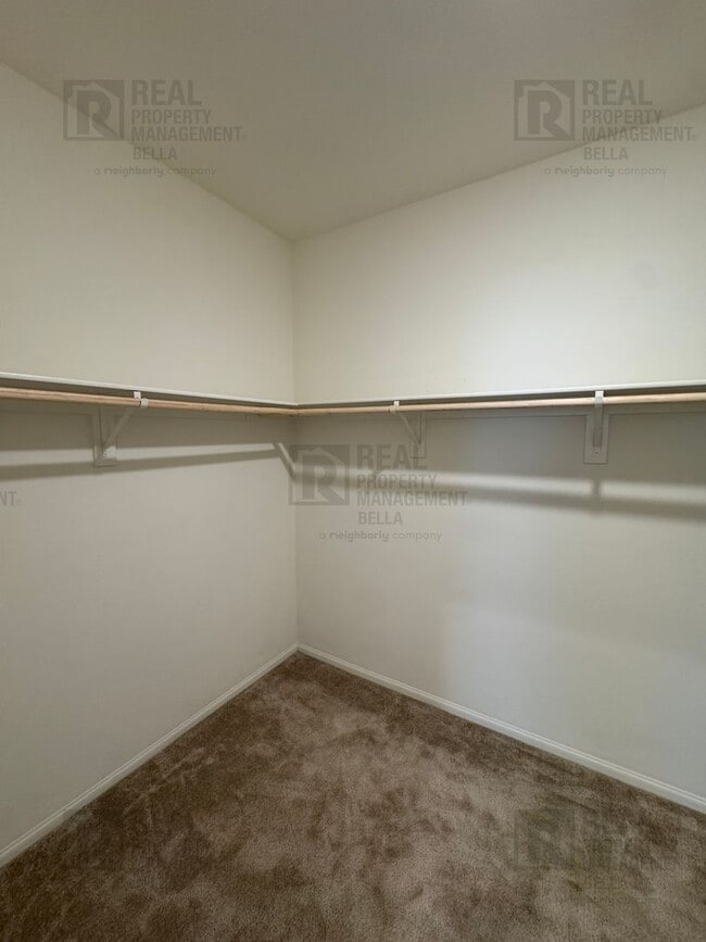 Building Photo - Single-Story Comfort & Style in Prime Heme...