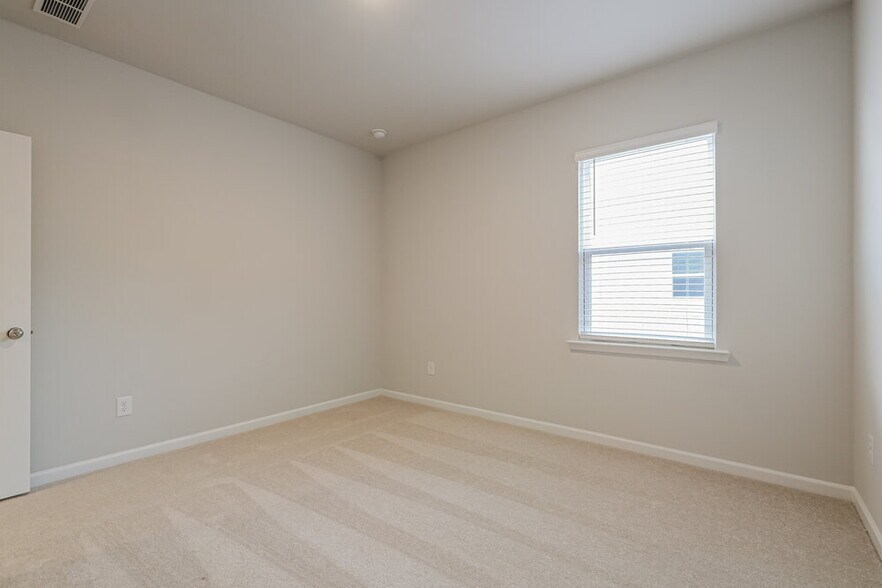 Building Photo - 3064 Orwell Dr SE