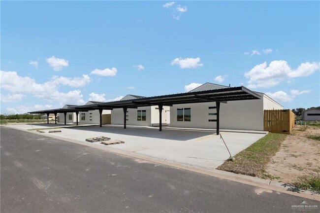 Building Photo - 2609 Mockingbird Rd
