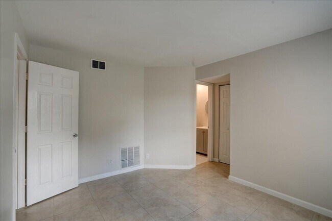 Building Photo - 2901 Fiore Way