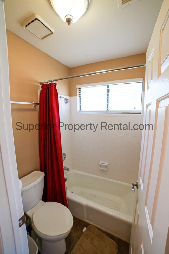Building Photo - Furnished 2 bed, 2 bath condo with views