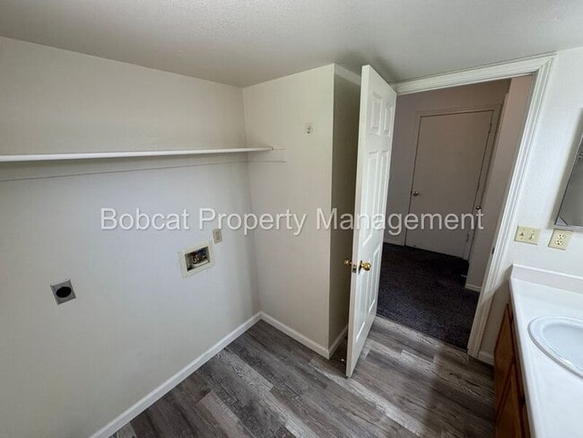 Building Photo - 4123 Sweetwater Dr