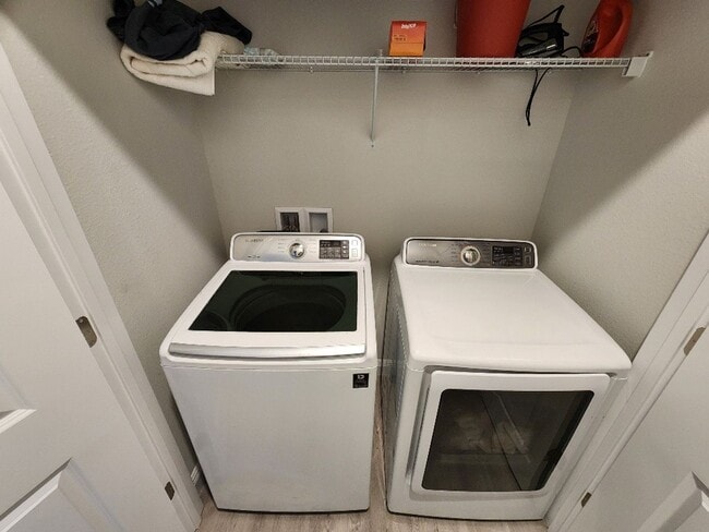 Building Photo - Venetian Bay Home in the Palms