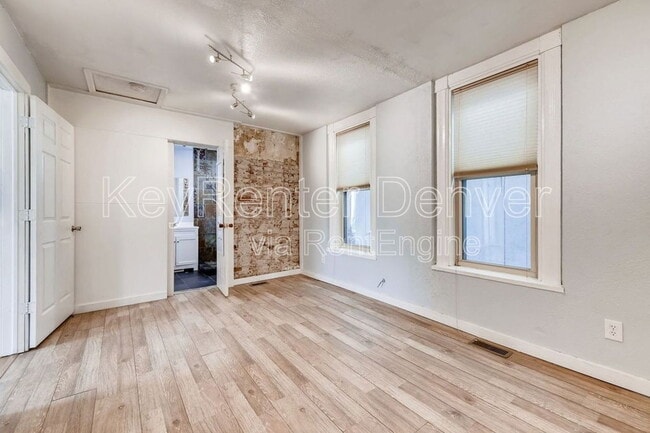 Building Photo - 3341 Lawrence St