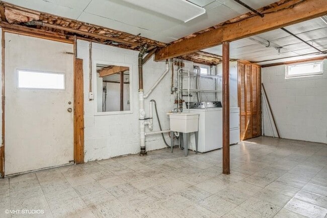 Building Photo - 126 Linden Ln