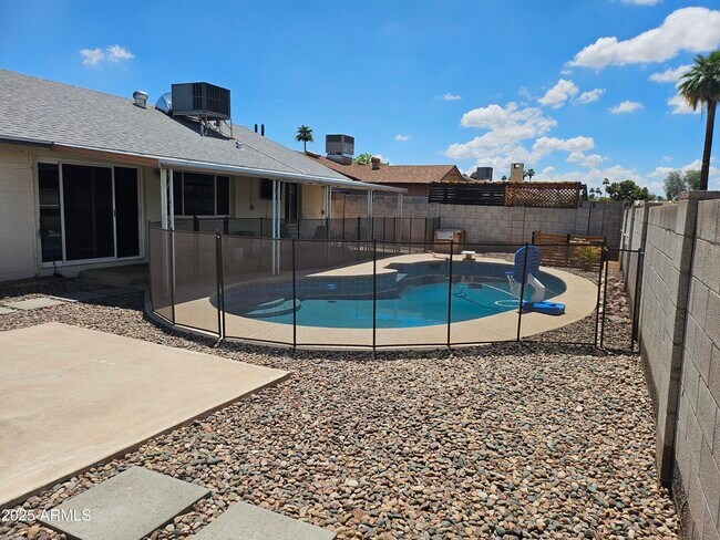 Building Photo - 1618 E Bell De Mar Dr