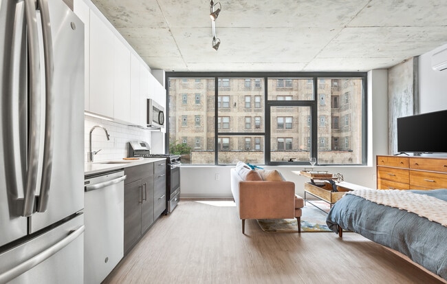 Building Photo - 4550 N Sheridan Rd