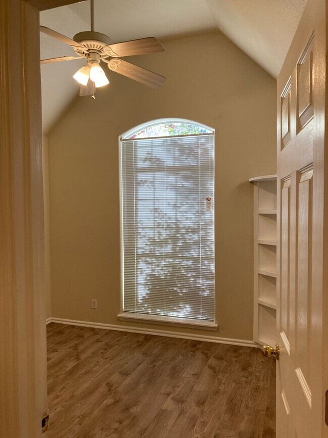 Building Photo - Spacious 3BDRM Home in Blackberry Ridge, V...