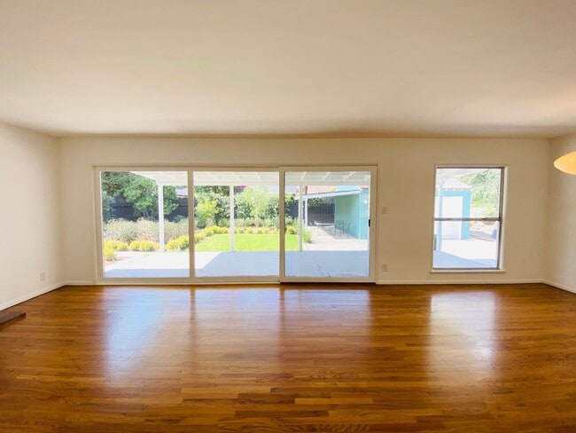 Building Photo - Delightful 3 bedroom 2½ Bathroom Single Family Home In North Hollywood Landscaped Yard