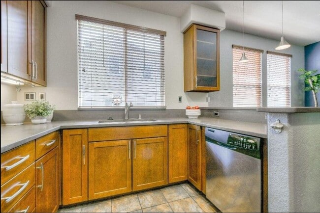 Building Photo - 405 Washington Square