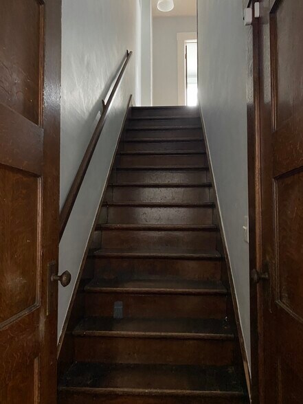 Staircase - 424 E Maumee St