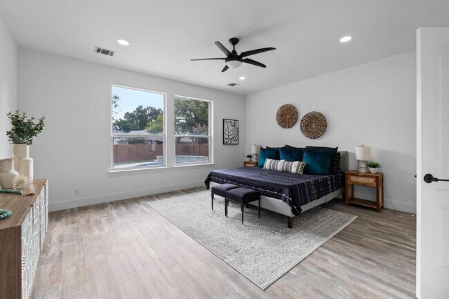 Building Photo - 10909 River Plantation Dr