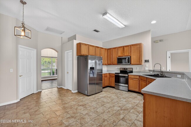 Building Photo - 648 W Johns Crk Pkwy